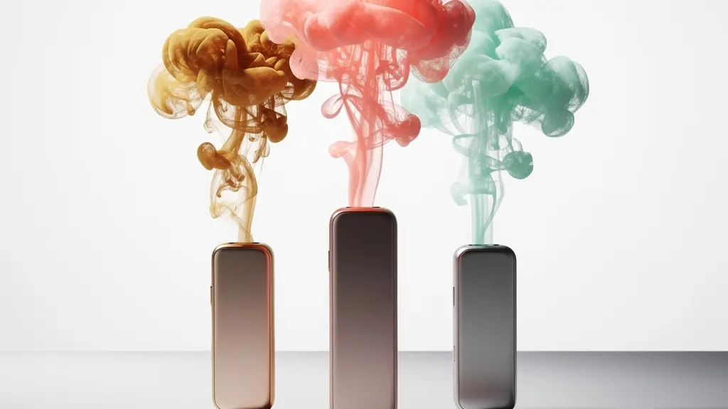 Comparaison visuelle de trois types de liquides pour cigarette électronique avec vapeur colorée représentant les saveurs tabac, menthe et fruité